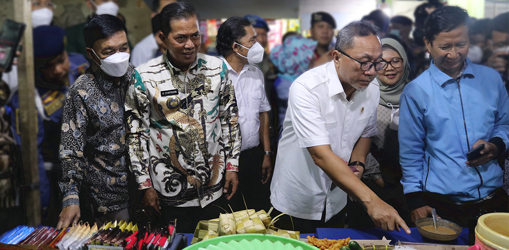 Menteri Perdagangan Bersama Gubernur Banten Dan Wakil Bupati Serang