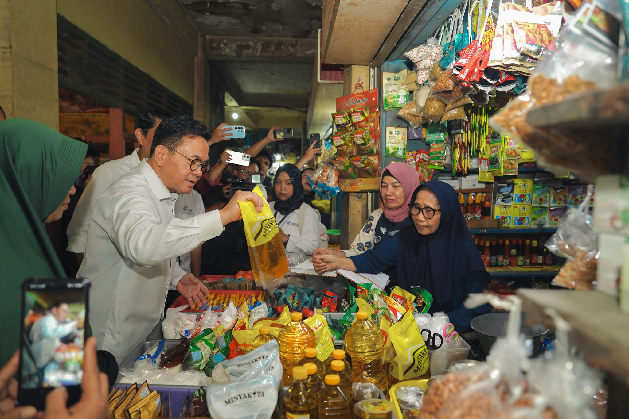Mendag Tinjau Harga dan Stok Bapok di Pasar Rawasari, Jakarta