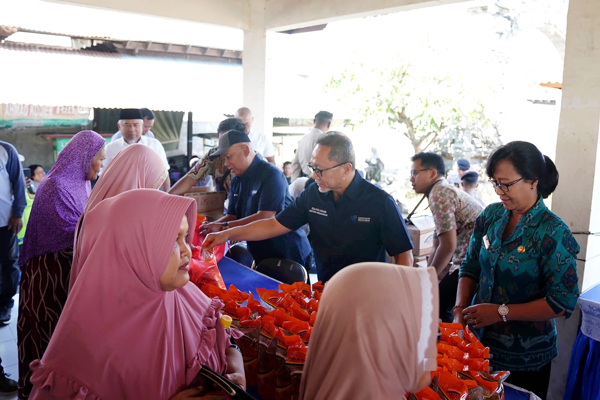 Menteri Perdagangan Didampingi Dirjen Pdn Meninjau Pasar Murah Di Buleleng Dan Denpasar Ditjen Pdn