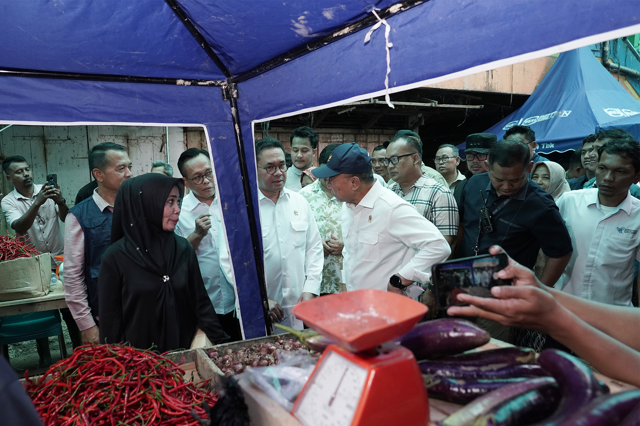 Mendag Meninjau Proses Pemulihan Pasar Kuala Simpang di Tamiang, Aceh