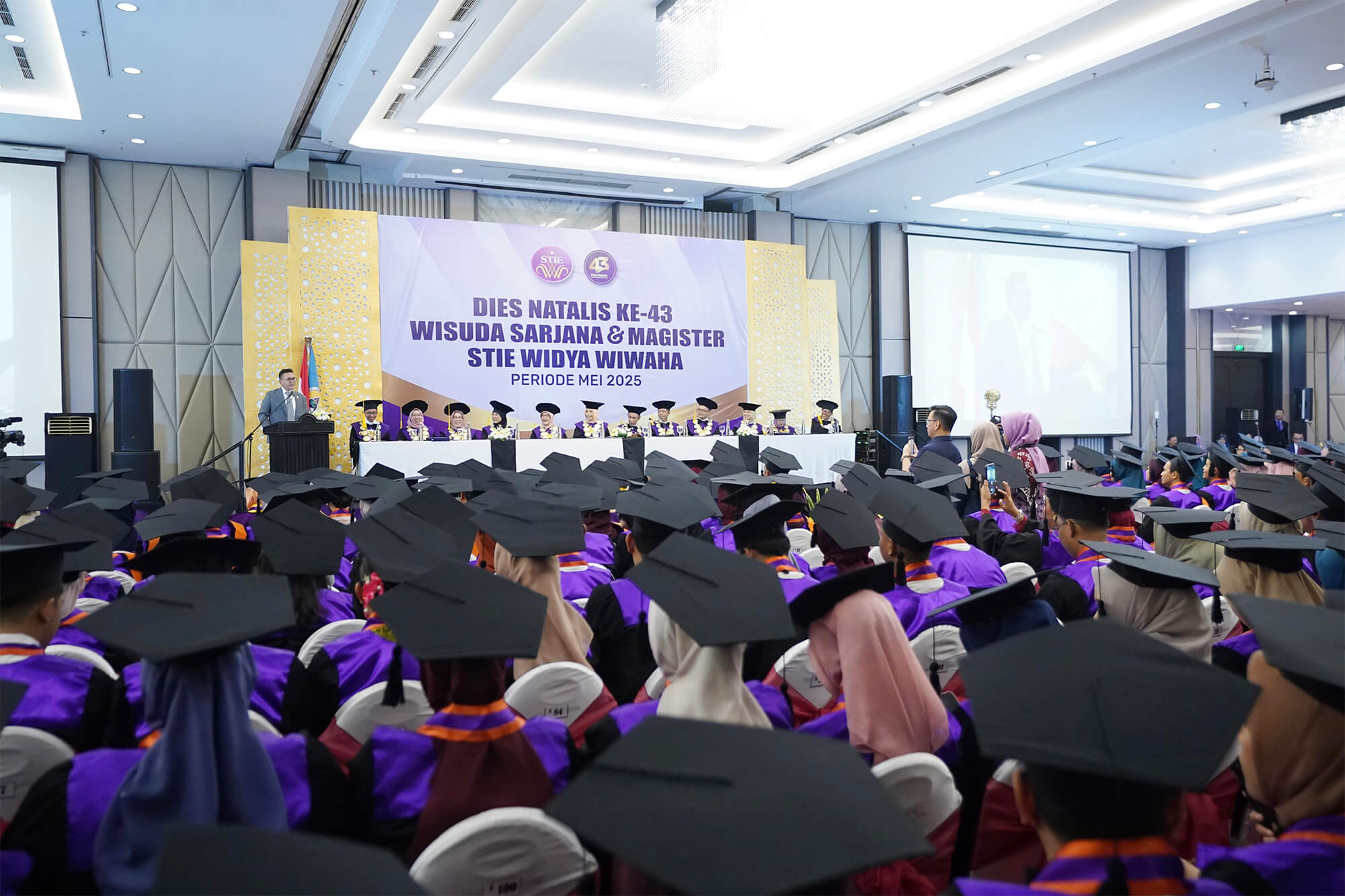 Mendag pada Dies Natalis ke-43 STIE Widya Wiwaha
