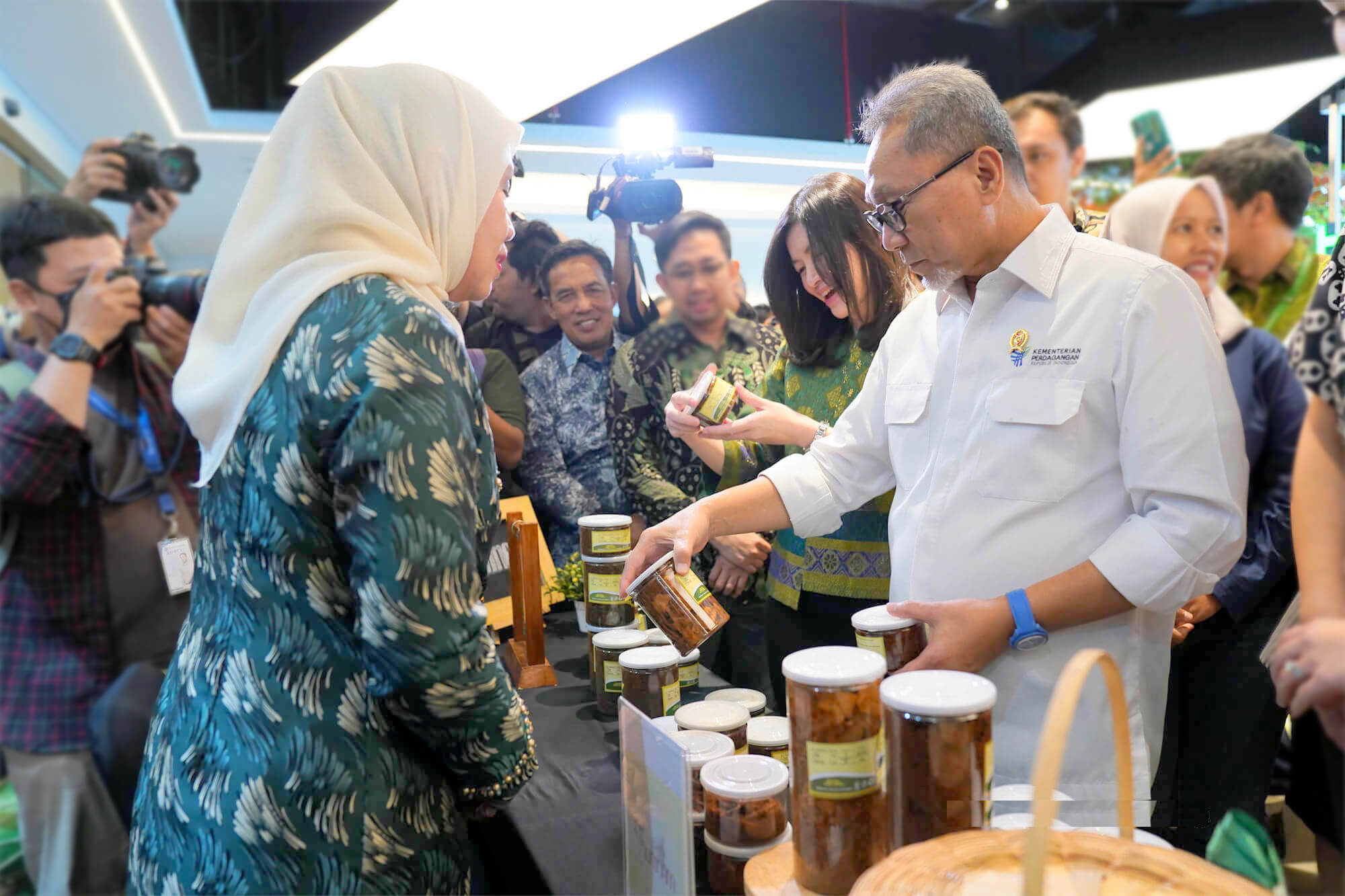 Menteri Perdagangan Didampingi Dirjen PDN Meluncurkan Kampanye Beli ...