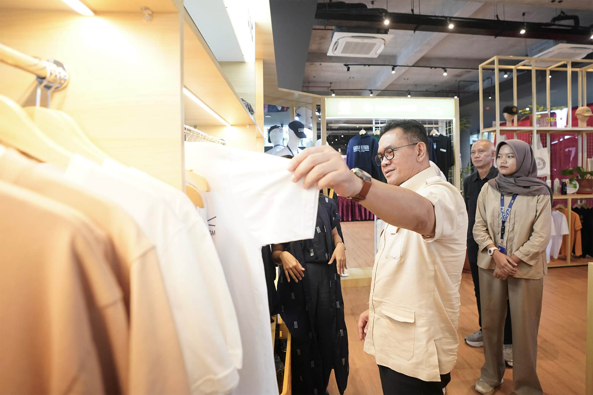 Mendag Kunjungi UMKM UGM Shop