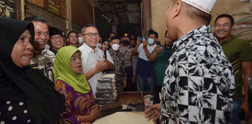 Menteri Perdagangan Bersama Gubernur Banten Dan Wakil Bupati Serang ...