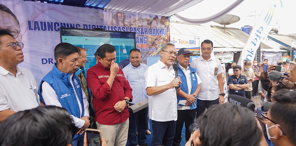 Menteri Perdagangan Didampingi Oleh Sekjen Kemendag Dan Plt. Dirjen PDN ...